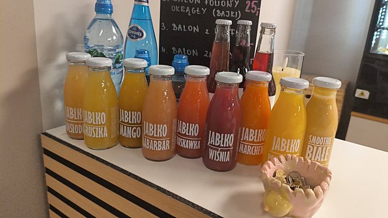 Chłodne napoje i soki w ofercie kawiarni rodzinnej